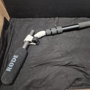 RØDE Microphone with Boom Arm